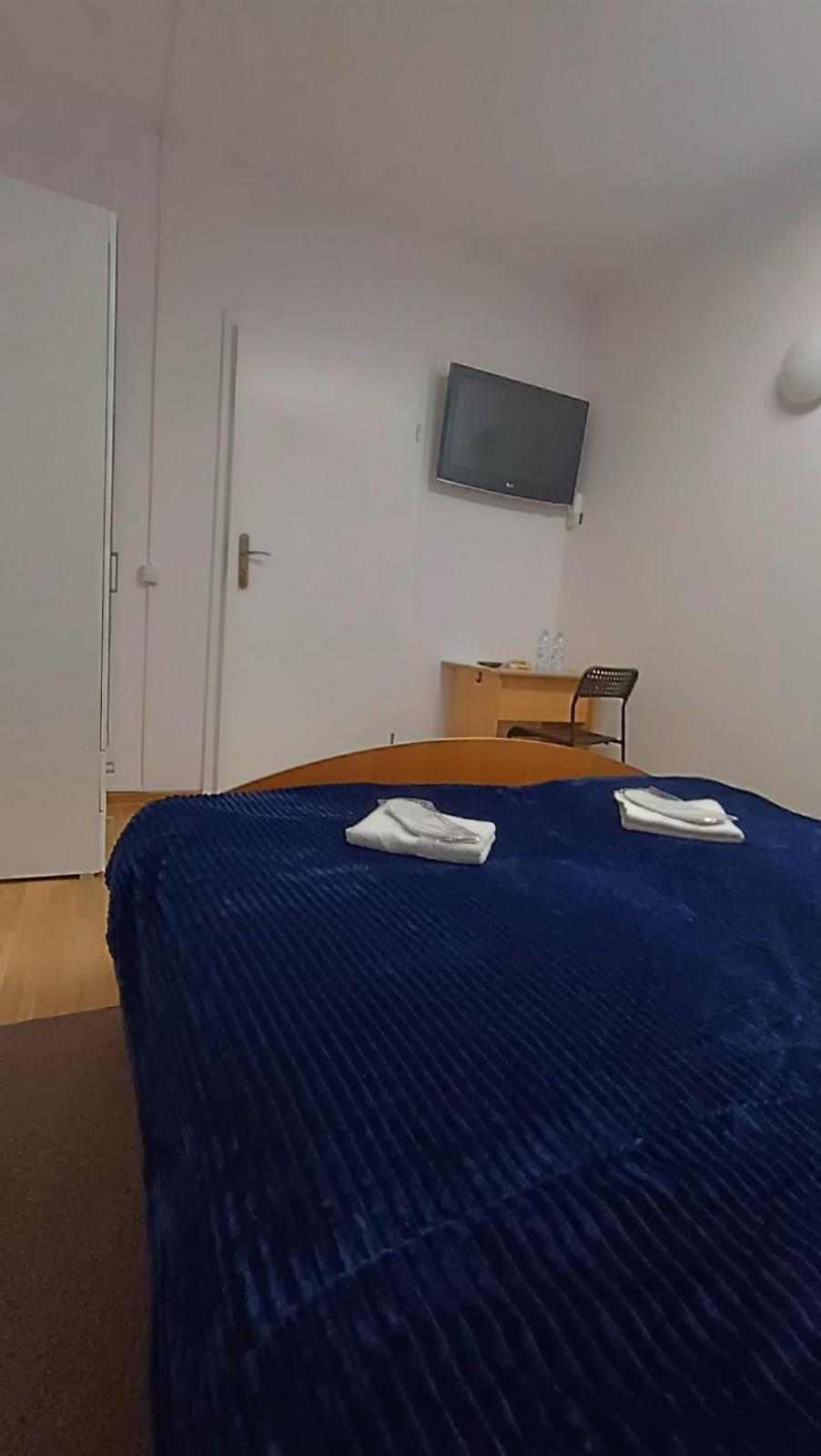 Saska Ochota Forest Guest House Warsaw Luaran gambar